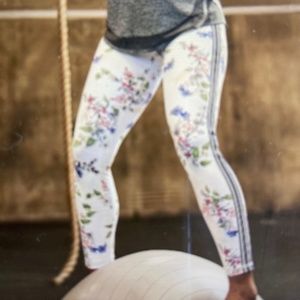 ATHLETA Contender Blossom hi waist floral stripe 7/8 tights Medium